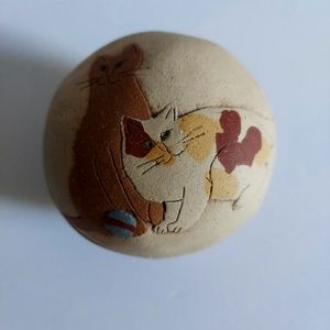 3D Pottery cat trinket box.  Calico.  2 cats.  Heavy and uniqueNo makers mark.